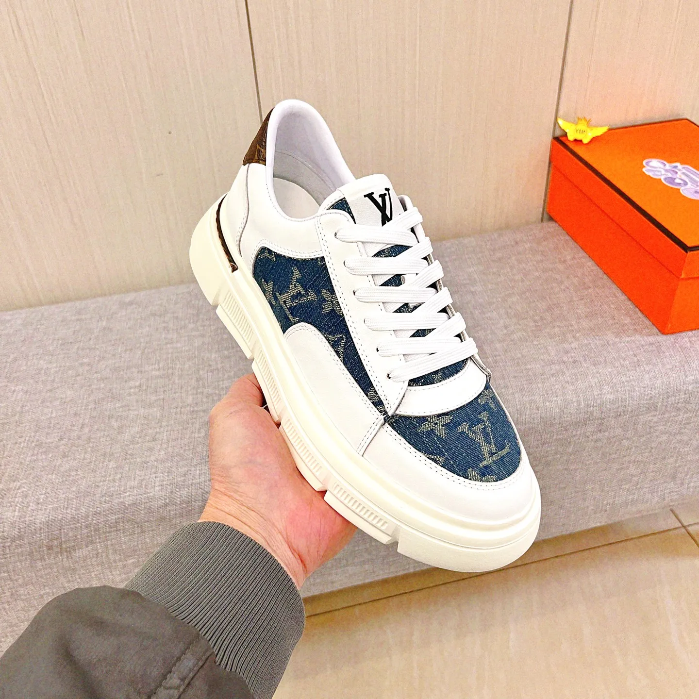 🚘🚘Factory batch 420 men's shoes💰[LV]🔥Louis Vuitton high-end men's shoes brand official website 1:1 latest masterpiece: the upper is made of Italian imported first-layer cowhide with a comfortable and breathable lining➕original non-slip and wear-resistant outsole🔥, making walking more convenient and comfortable! An exclusive new model, a stunning work, a beautiful 1:1 replica [color] compared to the official quality! Create a fashionable personality to set off your uniqueness! A must-have for trendy men! Classic 🔥Size: 38-44 Color: 🔥 2⃣️colors available🔥.